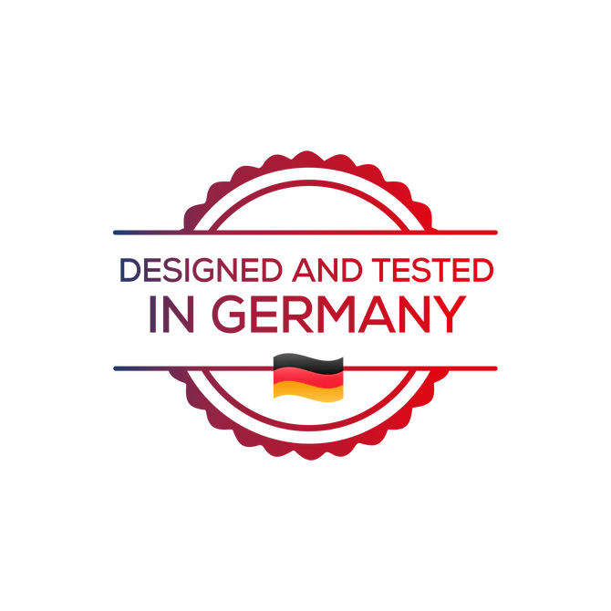 Okrągła czerwona plakietka z napisem Designed and tested in Germany i małą niemiecką flagą pośrodku na białym tle.